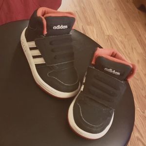 Toddler boys Adidas sneakers size 6